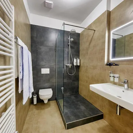 Apartment Ultimate Group Getaway - Three Of Everything! Bratislava